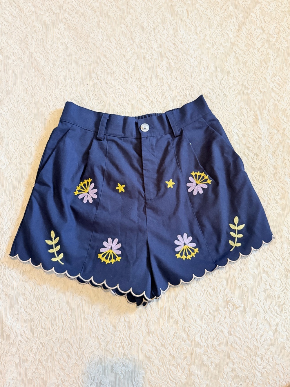 Mable the label embroidered scallop high waist shorts - Picture 2 of 10